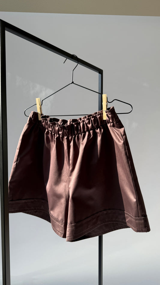 Dunkelbraune Shorts