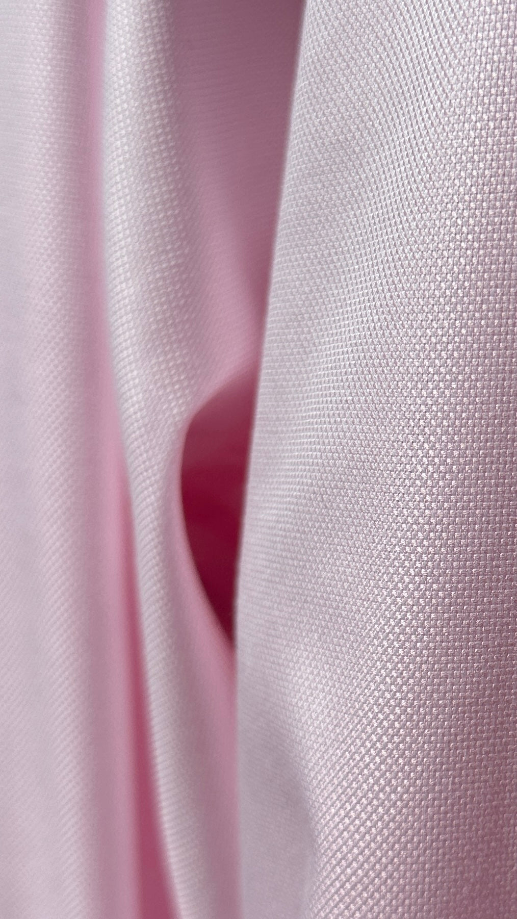 Detailaufnahme vom rosa Hemdenstoff